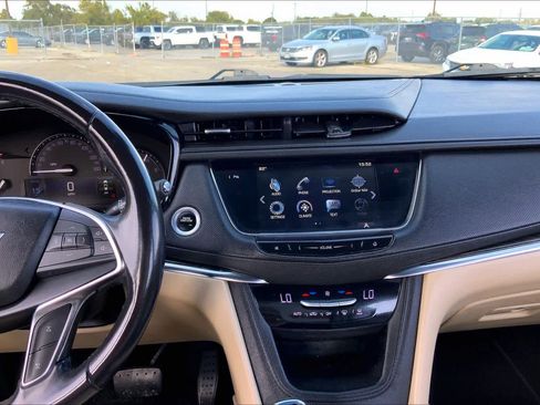 Used 2018 Cadillac XT5 FWD image 6