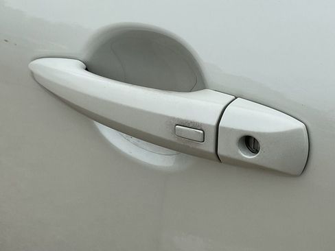 Used 2023 Nissan Rogue SL image 10