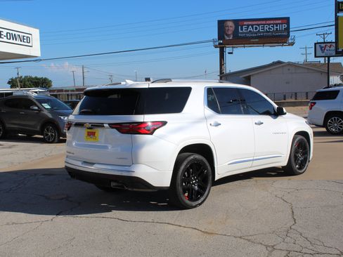 Used 2022 Chevrolet Traverse Premier AWD/4WD image 2