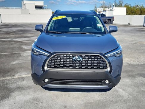 Used 2024 Toyota Corolla Cross XLE image 2