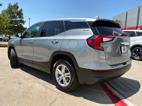 Used 2024 GMC Terrain SLE FWD image 8