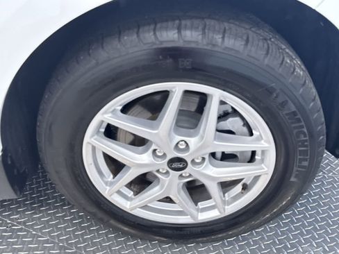 Used 2024 Ford Edge SEL image 10