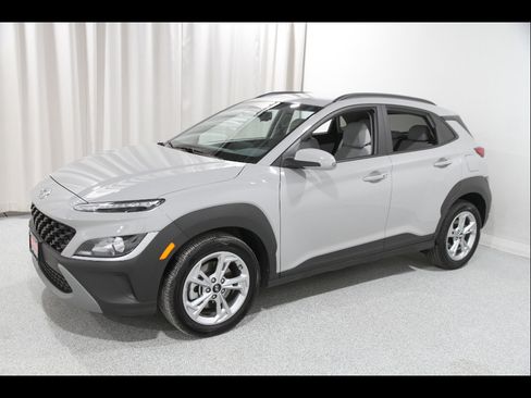 Used 2022 Hyundai Kona SEL image 3