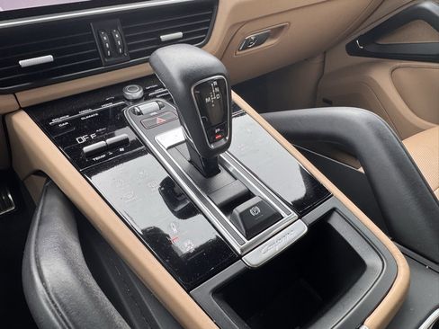 Used 2021 Porsche Cayenne S image 9