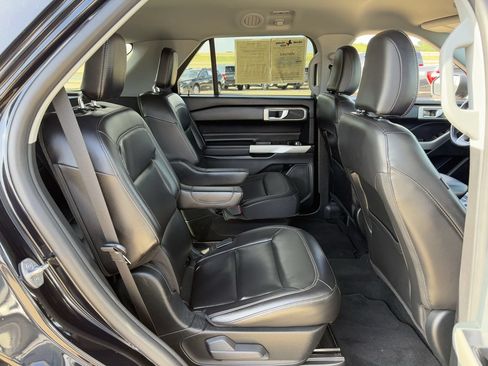 Used 2023 Ford Explorer XLT w/ Equipment Group 202A RWD image 30