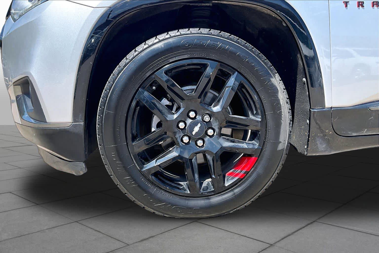 Used 2020 Chevrolet Traverse Premier w/ Redline Edition FWD image 11