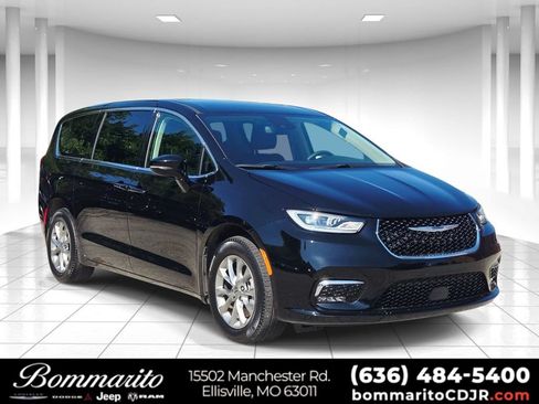 Certified 2024 Chrysler Pacifica Touring-L AWD/4WD image 1