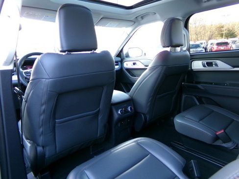 Used 2025 Ford Explorer Active w/ Active Comfort Package image 16