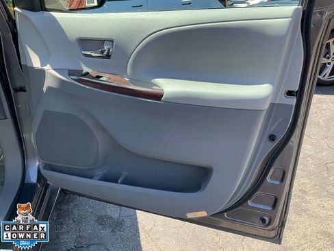 Used 2014 Toyota Sienna XLE image 69