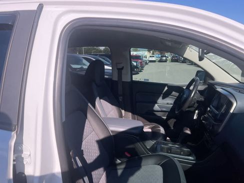 Used 2017 Chevrolet Colorado Z71 AWD/4WD image 28
