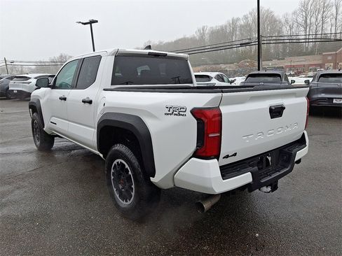 Used 2024 Toyota Tacoma TRD Off-Road image 5