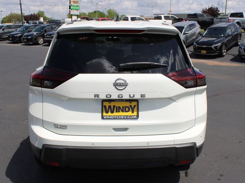 Used 2024 Nissan Rogue S FWD image 7