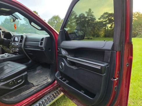 Used 2019 Ford Expedition XLT w/ Equipment Group 202A AWD/4WD image 20
