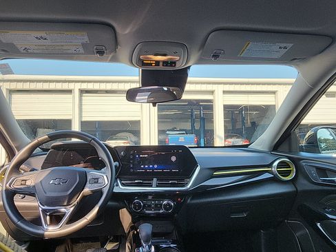 Used 2025 Chevrolet Trax ACTIV w/ Driver Confidence Package FWD image 20