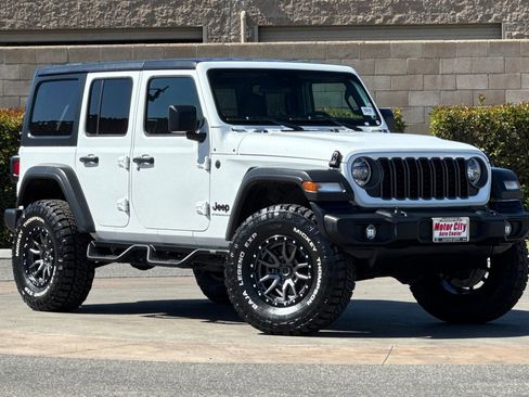 Used 2025 Jeep Wrangler Unlimited Sport AWD/4WD image 2
