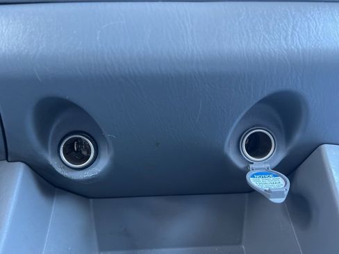 Used 2005 Toyota Tacoma Base image 19