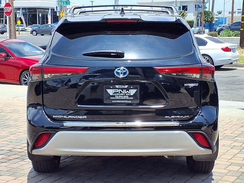 Used 2023 Toyota Highlander Platinum AWD/4WD image 4