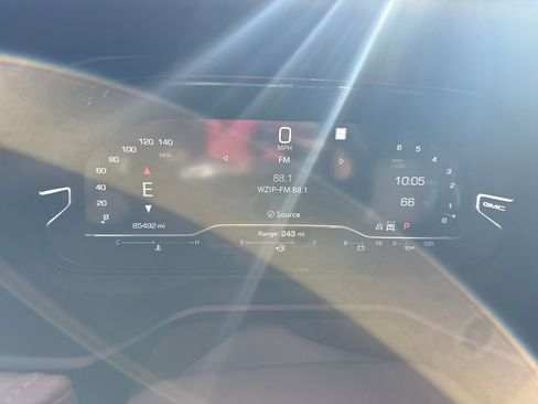 Used 2022 GMC Yukon Denali image 23