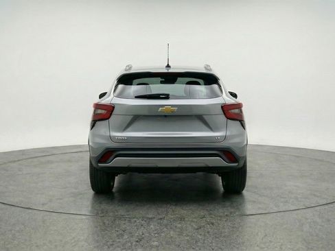 Used 2025 Chevrolet Trax LT FWD image 6