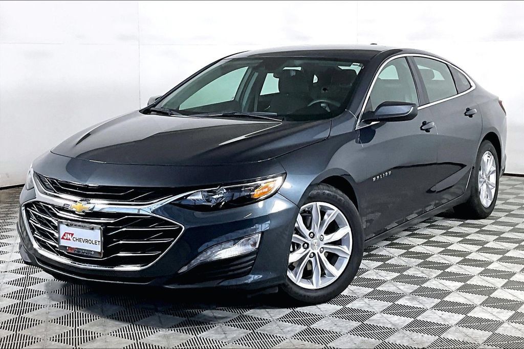 Used 2021 Chevrolet Malibu LT FWD image 1