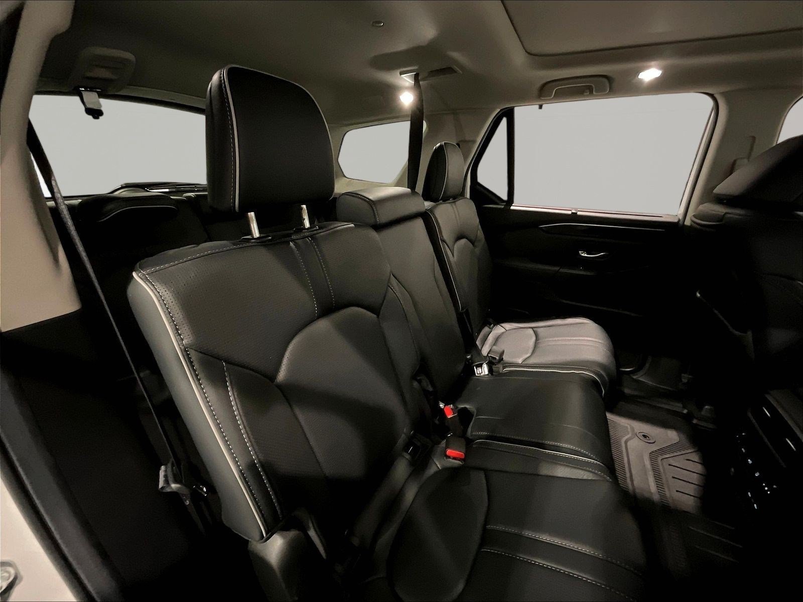 Used 2025 Honda Pilot Elite image 25