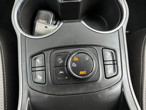 Used 2023 GMC Terrain SLE w/ Driver Convenience Package image 28