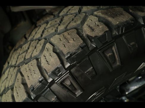 Used 2021 Chevrolet Silverado 1500 LT Trail Boss w/ LT Trail Boss Premium Package image 28