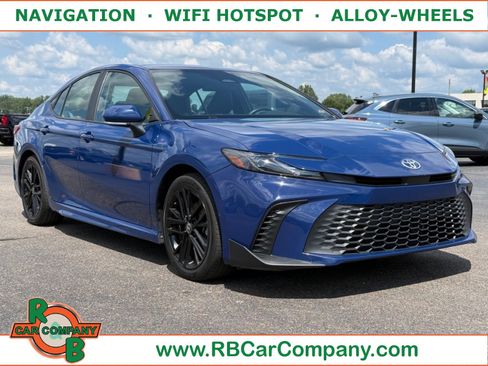 Used 2025 Toyota Camry SE FWD image 1