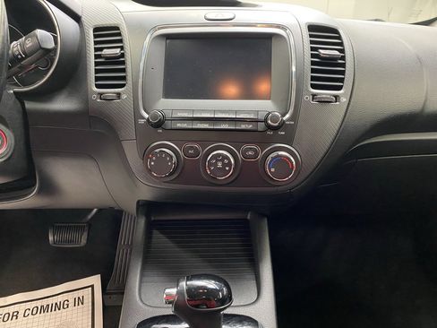 Used 2017 Kia Forte S image 29