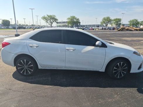 Used 2017 Toyota Corolla SE w/ Carpet Mat Package (TMS) FWD image 4