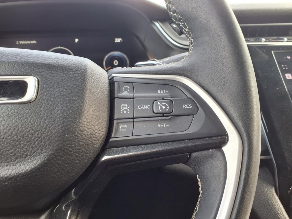 Used 2023 Jeep Grand Cherokee Altitude AWD/4WD image 13
