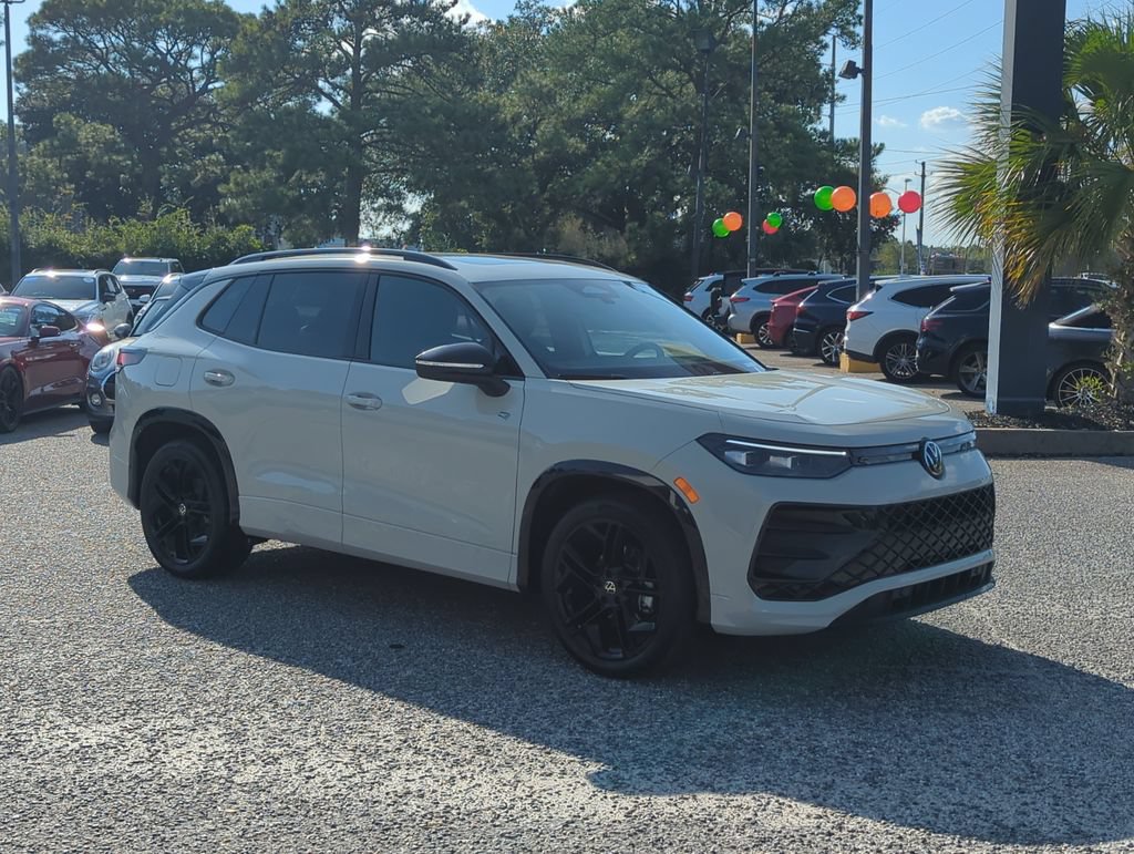 New 2026 Volkswagen Tiguan SE R-Line FWD image 9