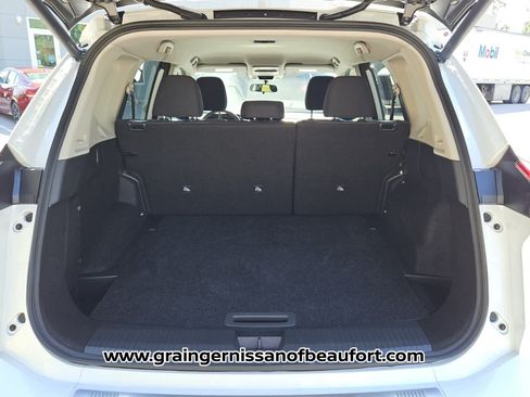 Used 2026 Nissan Rogue SV FWD image 6