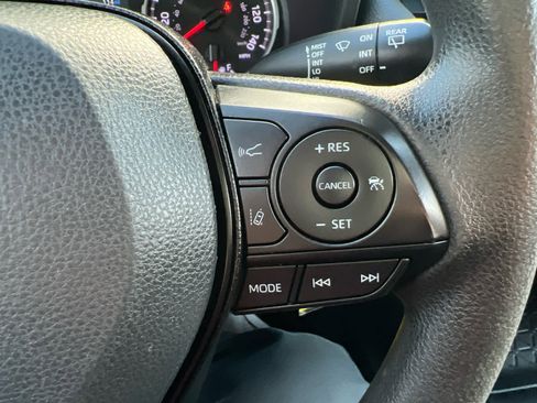 Used 2022 Toyota RAV4 LE image 16