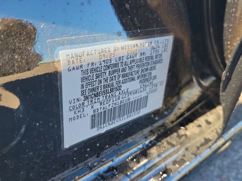 New 2025 Nissan Versa SV w/ Trunk Package FWD image 31