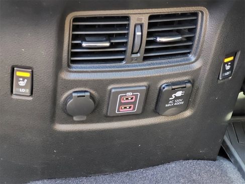 Used 2021 Nissan Titan Platinum Reserve w/ Moonroof Package image 9