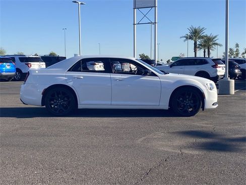 Used 2022 Chrysler 300 Touring w/ Sport Appearance Package image 25