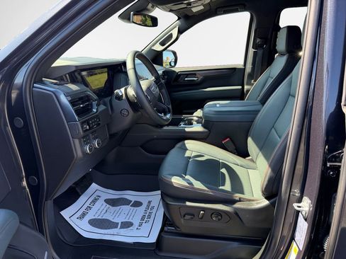 Certified 2025 GMC Yukon XL AT4 AWD/4WD image 12