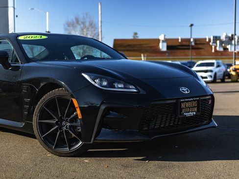 Used 2024 Toyota GR86 Premium image 3
