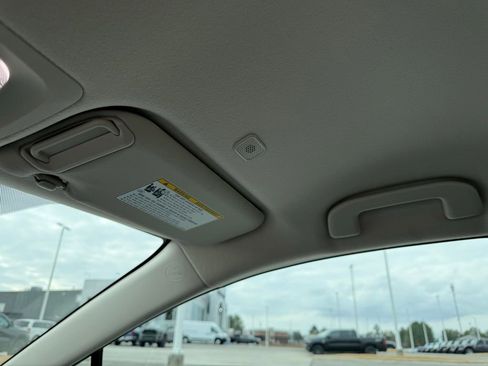 Used 2025 Toyota Corolla LE image 21