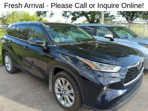 Used 2022 Toyota Highlander Limited AWD/4WD image 1