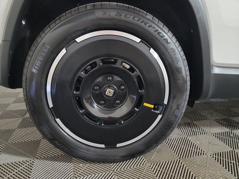 Used 2025 Rivian R1S Adventure AWD/4WD image 12