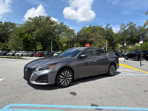 Used 2024 Nissan Altima 2.5 SV FWD image 10