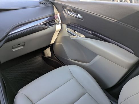 Used 2023 Cadillac XT4 Luxury w/ Cold Weather Package image 12