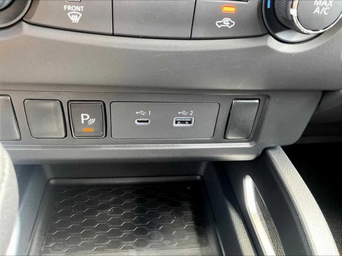 Used 2025 Nissan Frontier SV image 25