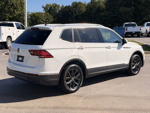 Used 2024 Volkswagen Tiguan SE FWD image 12
