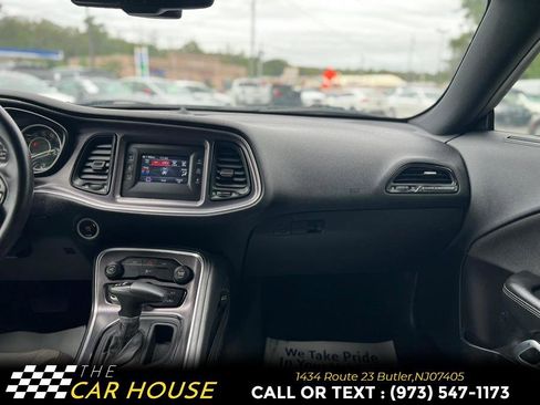 Used 2015 Dodge Challenger SXT image 23