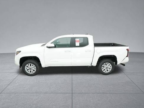 Used 2024 Toyota Tacoma SR5 AWD/4WD image 4