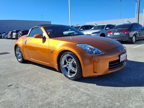 Used 2006 Nissan 350Z Touring image 2
