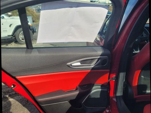 Used 2021 Alfa Romeo Giulia Ti Sport image 31